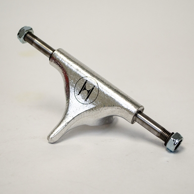 Suregrip Huck Low Silver Wide Skate Trucks